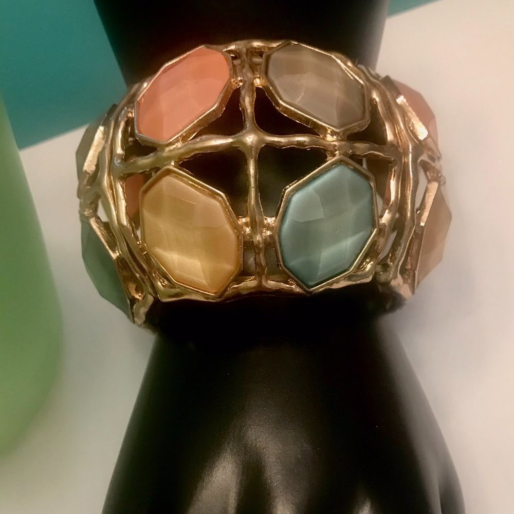 BEJEWELED CHUNKY CUFF/BRACELET  PASTEL MULTICOLOR STONES & GOLDTONE 2 ½” WIDE - Picture 3 of 5